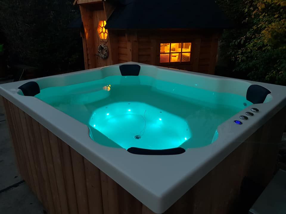 Urbantub Quato | 200x170cm - 1400 Ltr.
