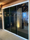 Demo schuifwand | getint glas | breedte 250 x hoogte 225cm