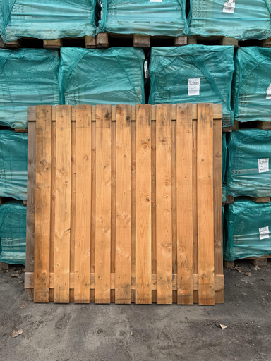 8 x Douglas tuinscherm 180x180cm + 2 x gaas trellis met Douglas kader 180x180cm | 19+2 (sterk vergrijsd)